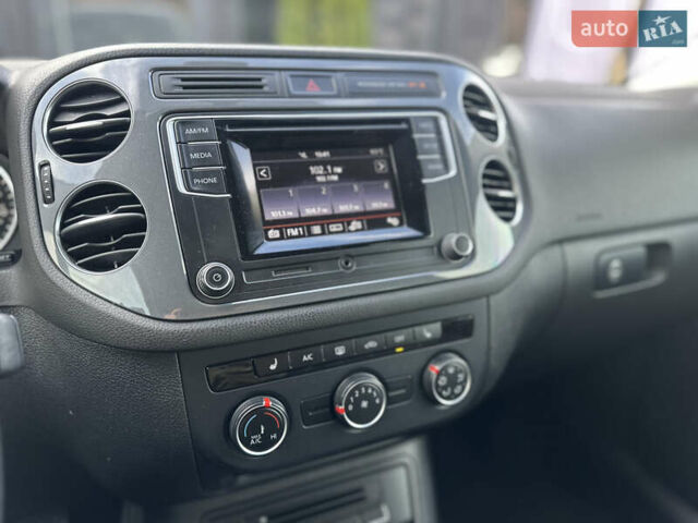 Серый Фольксваген Тигуан, объемом двигателя 2 л и пробегом 170 тыс. км за 12500 $, фото 13 на Automoto.ua