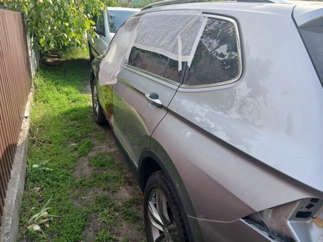 Сірий Фольксваген Тігуан, об'ємом двигуна 1.8 л та пробігом 128 тис. км за 11500 $, фото 4 на Automoto.ua