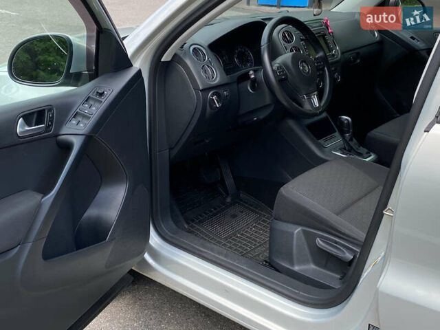 Сірий Фольксваген Тігуан, об'ємом двигуна 2 л та пробігом 224 тис. км за 13900 $, фото 24 на Automoto.ua