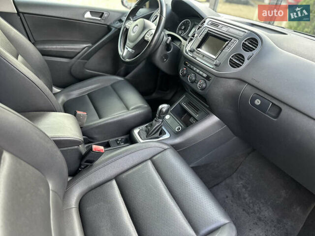 Серый Фольксваген Тигуан, объемом двигателя 2 л и пробегом 170 тыс. км за 12500 $, фото 23 на Automoto.ua