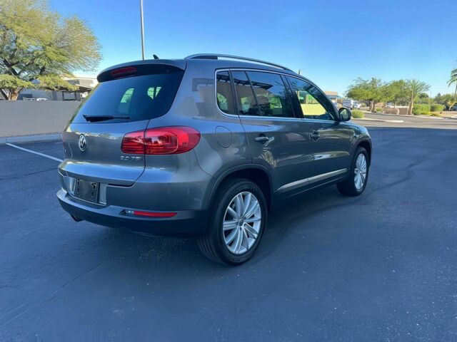 Серый Фольксваген Тигуан, объемом двигателя 2 л и пробегом 78 тыс. км за 4644 $, фото 3 на Automoto.ua