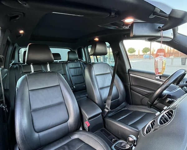 Серый Фольксваген Тигуан, объемом двигателя 2 л и пробегом 163 тыс. км за 14300 $, фото 18 на Automoto.ua