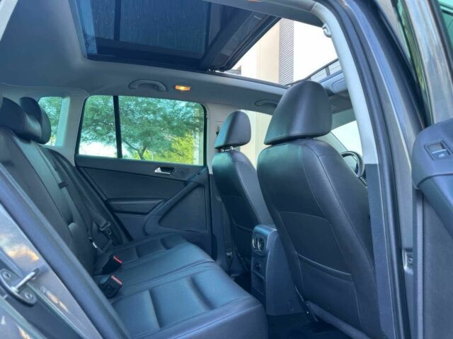 Сірий Фольксваген Тігуан, об'ємом двигуна 2 л та пробігом 79 тис. км за 11200 $, фото 9 на Automoto.ua