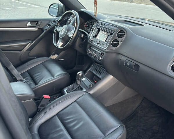 Серый Фольксваген Тигуан, объемом двигателя 2 л и пробегом 163 тыс. км за 14300 $, фото 12 на Automoto.ua