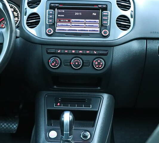 Сірий Фольксваген Тігуан, об'ємом двигуна 2 л та пробігом 150 тис. км за 13999 $, фото 17 на Automoto.ua