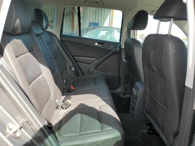 Серый Фольксваген Тигуан, объемом двигателя 2 л и пробегом 82 тыс. км за 900 $, фото 10 на Automoto.ua