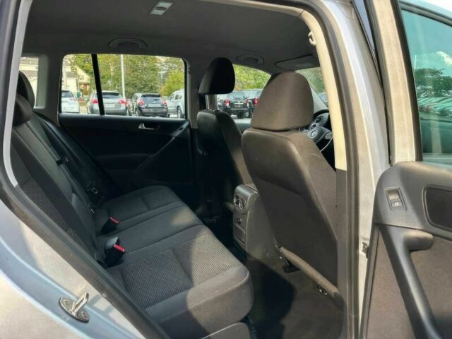 Сірий Фольксваген Тігуан, об'ємом двигуна 2 л та пробігом 71 тис. км за 7000 $, фото 9 на Automoto.ua