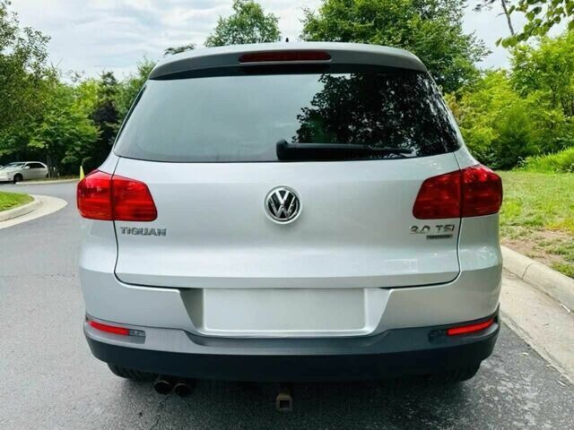 Сірий Фольксваген Тігуан, об'ємом двигуна 2 л та пробігом 80 тис. км за 2500 $, фото 4 на Automoto.ua