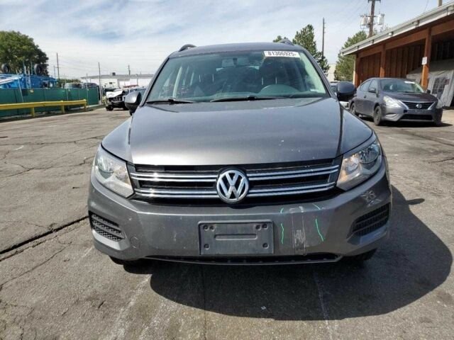 Серый Фольксваген Тигуан, объемом двигателя 2 л и пробегом 82 тыс. км за 900 $, фото 4 на Automoto.ua