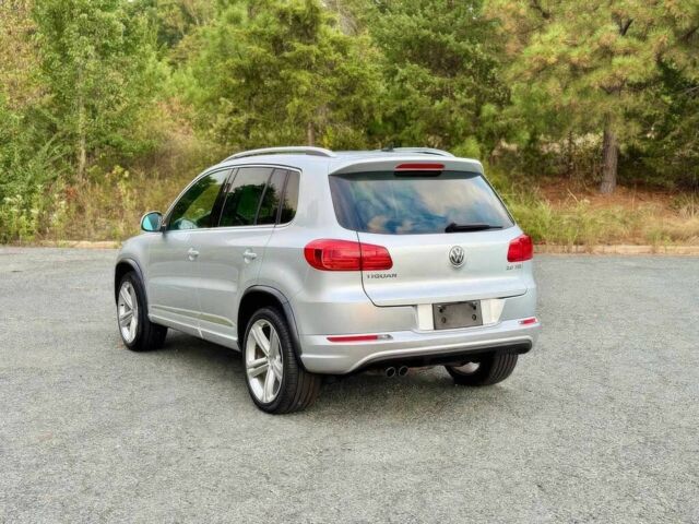 Сірий Фольксваген Тігуан, об'ємом двигуна 2 л та пробігом 74 тис. км за 8100 $, фото 4 на Automoto.ua