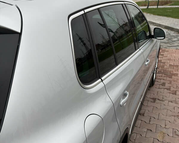 Серый Фольксваген Тигуан, объемом двигателя 2 л и пробегом 125 тыс. км за 14999 $, фото 28 на Automoto.ua