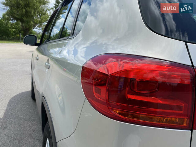 Сірий Фольксваген Тігуан, об'ємом двигуна 2 л та пробігом 224 тис. км за 13900 $, фото 9 на Automoto.ua