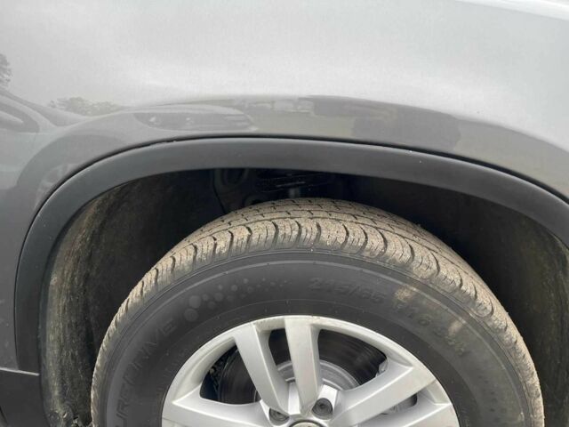 Серый Фольксваген Тигуан, объемом двигателя 2 л и пробегом 150 тыс. км за 12700 $, фото 1 на Automoto.ua