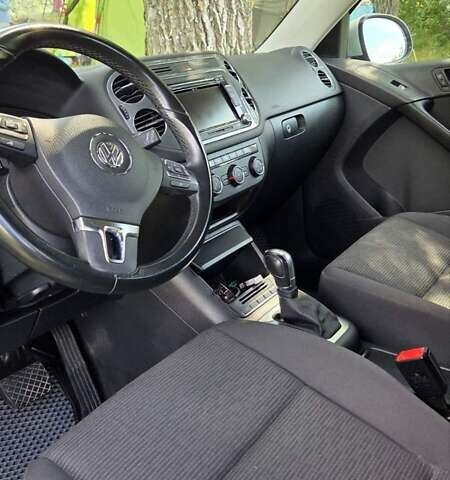 Сірий Фольксваген Тігуан, об'ємом двигуна 1.98 л та пробігом 112 тис. км за 15000 $, фото 6 на Automoto.ua