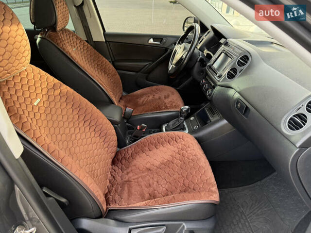 Сірий Фольксваген Тігуан, об'ємом двигуна 2 л та пробігом 176 тис. км за 12400 $, фото 36 на Automoto.ua