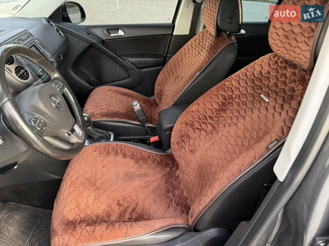 Сірий Фольксваген Тігуан, об'ємом двигуна 2 л та пробігом 176 тис. км за 12400 $, фото 24 на Automoto.ua