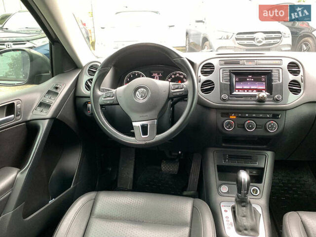 Серый Фольксваген Тигуан, объемом двигателя 2 л и пробегом 195 тыс. км за 15340 $, фото 25 на Automoto.ua