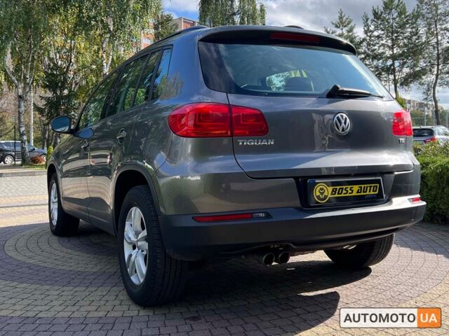 Сірий Фольксваген Тігуан, об'ємом двигуна 2 л та пробігом 243 тис. км за 13200 $, фото 4 на Automoto.ua