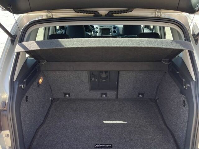 Серый Фольксваген Тигуан, объемом двигателя 2 л и пробегом 145 тыс. км за 12600 $, фото 7 на Automoto.ua