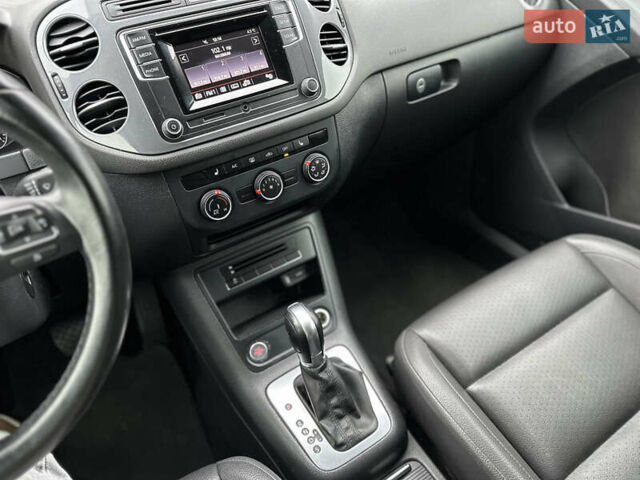 Серый Фольксваген Тигуан, объемом двигателя 2 л и пробегом 170 тыс. км за 12000 $, фото 13 на Automoto.ua