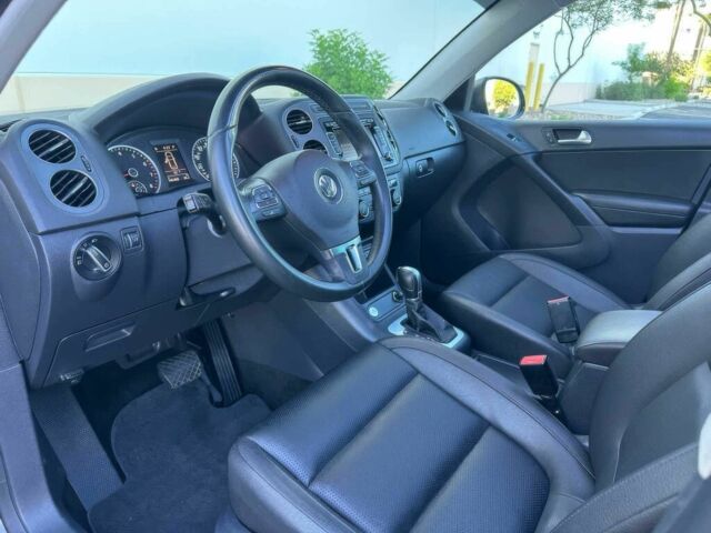 Сірий Фольксваген Тігуан, об'ємом двигуна 2 л та пробігом 79 тис. км за 11200 $, фото 7 на Automoto.ua