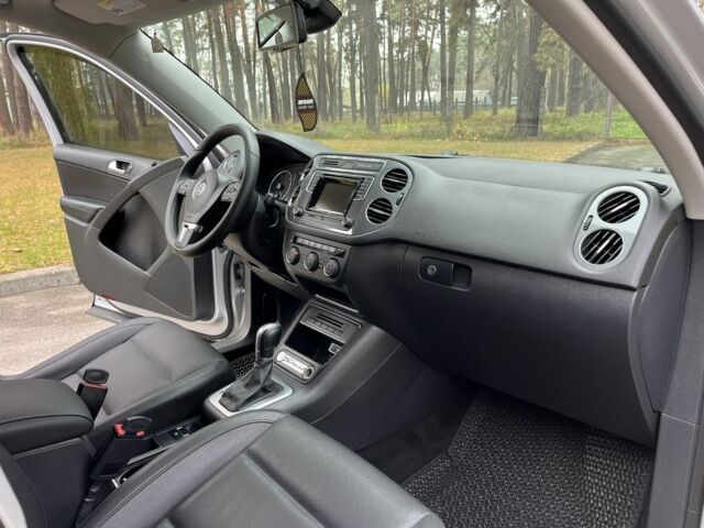 Серый Фольксваген Тигуан, объемом двигателя 2 л и пробегом 194 тыс. км за 12400 $, фото 18 на Automoto.ua