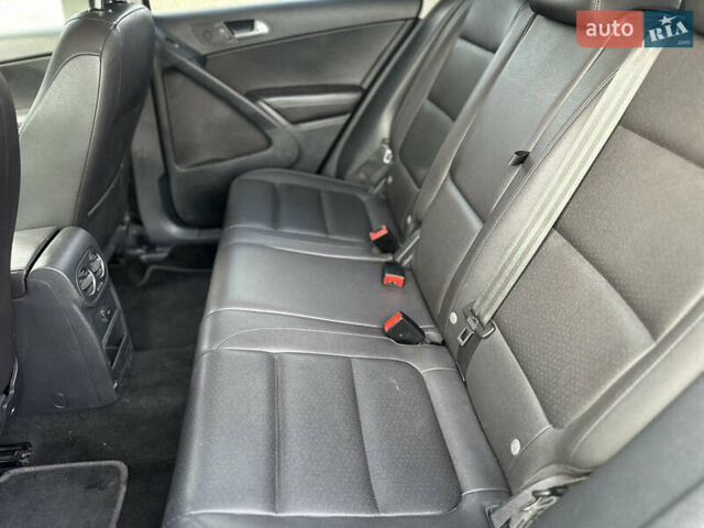 Серый Фольксваген Тигуан, объемом двигателя 2 л и пробегом 170 тыс. км за 12500 $, фото 19 на Automoto.ua