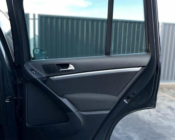 Серый Фольксваген Тигуан, объемом двигателя 1.97 л и пробегом 162 тыс. км за 17499 $, фото 22 на Automoto.ua