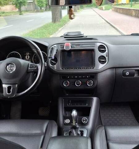 Серый Фольксваген Тигуан, объемом двигателя 2 л и пробегом 126 тыс. км за 15200 $, фото 5 на Automoto.ua