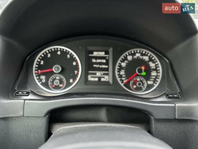 Серый Фольксваген Тигуан, объемом двигателя 2 л и пробегом 170 тыс. км за 12000 $, фото 12 на Automoto.ua