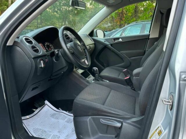 Сірий Фольксваген Тігуан, об'ємом двигуна 2 л та пробігом 71 тис. км за 7000 $, фото 7 на Automoto.ua