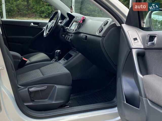 Сірий Фольксваген Тігуан, об'ємом двигуна 2 л та пробігом 224 тис. км за 13900 $, фото 20 на Automoto.ua