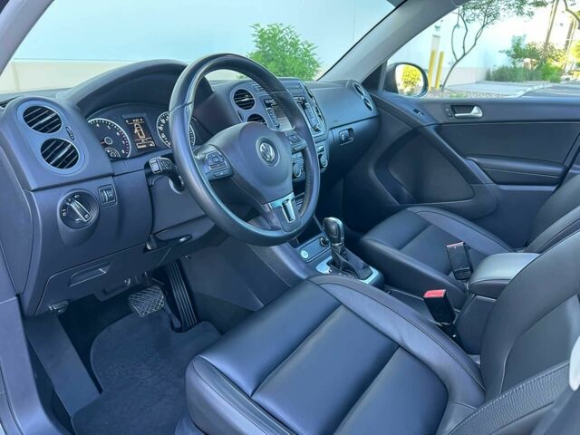 Серый Фольксваген Тигуан, объемом двигателя 2 л и пробегом 78 тыс. км за 4644 $, фото 7 на Automoto.ua