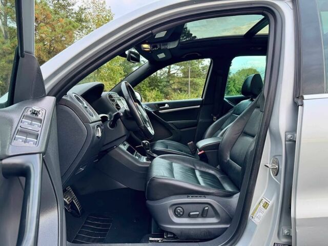 Серый Фольксваген Тигуан, объемом двигателя 2 л и пробегом 77 тыс. км за 9000 $, фото 8 на Automoto.ua