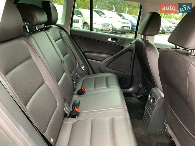 Серый Фольксваген Тигуан, объемом двигателя 2 л и пробегом 195 тыс. км за 15340 $, фото 22 на Automoto.ua