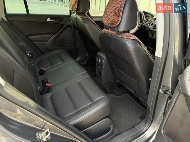 Сірий Фольксваген Тігуан, об'ємом двигуна 2 л та пробігом 176 тис. км за 12400 $, фото 40 на Automoto.ua
