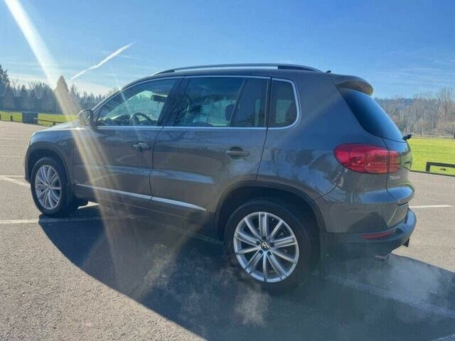 Серый Фольксваген Тигуан, объемом двигателя 2 л и пробегом 70 тыс. км за 9900 $, фото 3 на Automoto.ua