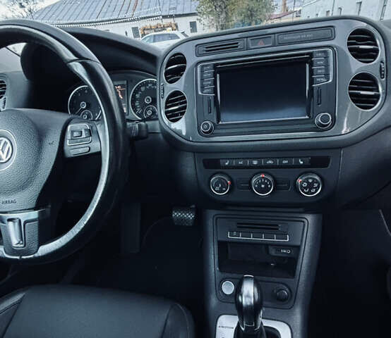 Серый Фольксваген Тигуан, объемом двигателя 1.98 л и пробегом 199 тыс. км за 13000 $, фото 7 на Automoto.ua