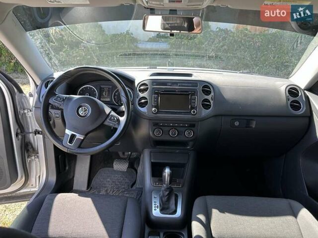 Сірий Фольксваген Тігуан, об'ємом двигуна 1.98 л та пробігом 135 тис. км за 12500 $, фото 6 на Automoto.ua