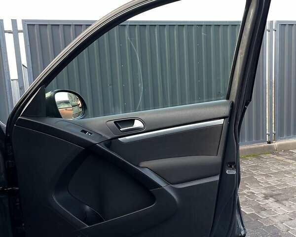 Серый Фольксваген Тигуан, объемом двигателя 1.97 л и пробегом 162 тыс. км за 17499 $, фото 13 на Automoto.ua