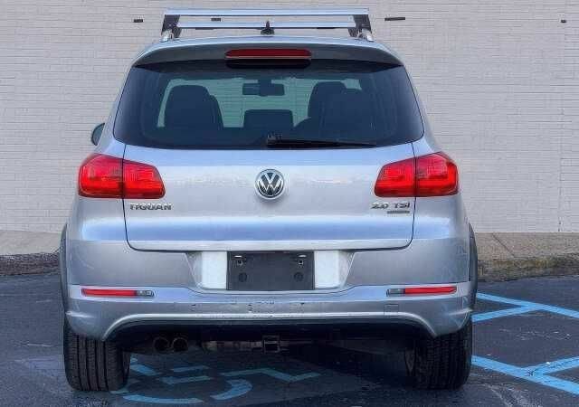 Серый Фольксваген Тигуан, объемом двигателя 2 л и пробегом 99 тыс. км за 7500 $, фото 5 на Automoto.ua