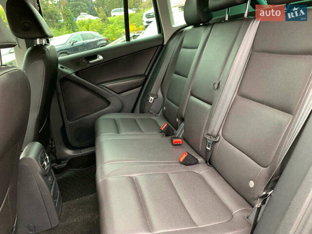 Серый Фольксваген Тигуан, объемом двигателя 2 л и пробегом 195 тыс. км за 15340 $, фото 14 на Automoto.ua