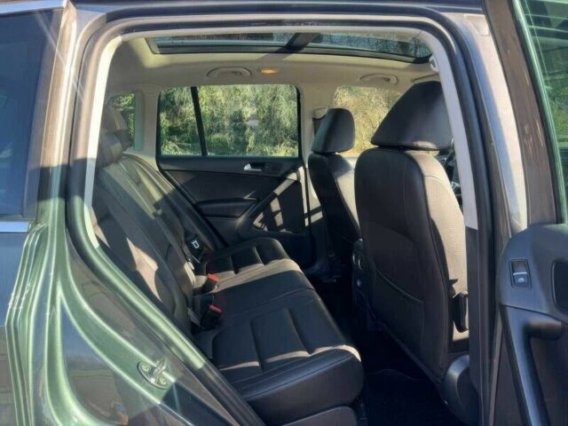 Серый Фольксваген Тигуан, объемом двигателя 2 л и пробегом 70 тыс. км за 9900 $, фото 10 на Automoto.ua