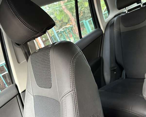 Сірий Фольксваген Тігуан, об'ємом двигуна 1.99 л та пробігом 250 тис. км за 14500 $, фото 3 на Automoto.ua