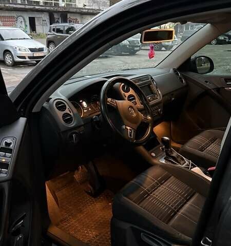 Серый Фольксваген Тигуан, объемом двигателя 1.97 л и пробегом 85 тыс. км за 20000 $, фото 6 на Automoto.ua