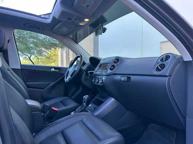 Серый Фольксваген Тигуан, объемом двигателя 2 л и пробегом 78 тыс. км за 4644 $, фото 10 на Automoto.ua