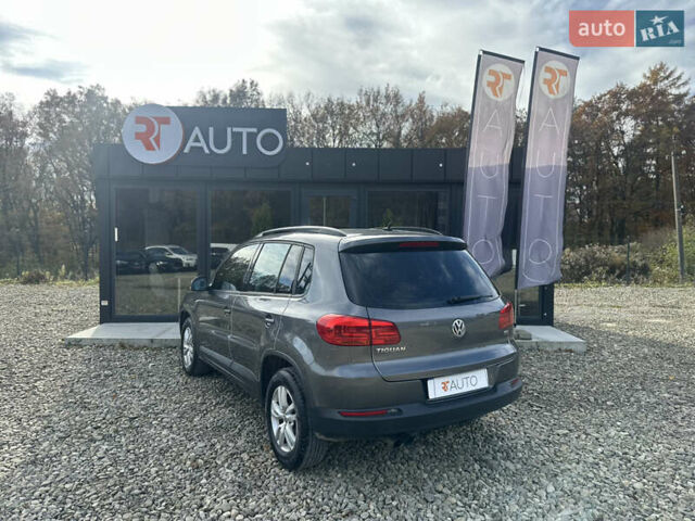 Серый Фольксваген Тигуан, объемом двигателя 2 л и пробегом 170 тыс. км за 12500 $, фото 2 на Automoto.ua