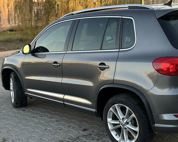 Серый Фольксваген Тигуан, объемом двигателя 2 л и пробегом 163 тыс. км за 14300 $, фото 3 на Automoto.ua