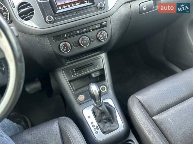 Серый Фольксваген Тигуан, объемом двигателя 2 л и пробегом 170 тыс. км за 12500 $, фото 14 на Automoto.ua