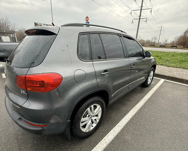 Сірий Фольксваген Тігуан, об'ємом двигуна 1.98 л та пробігом 187 тис. км за 12700 $, фото 5 на Automoto.ua